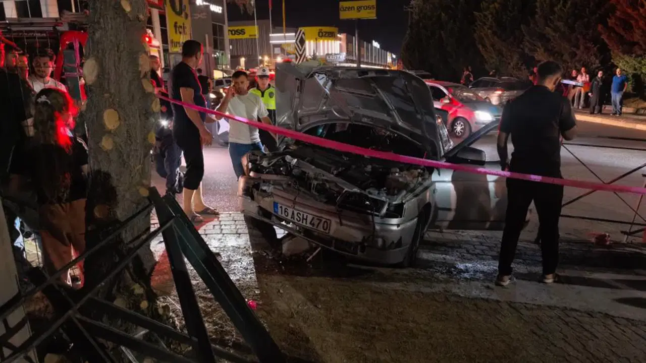 İnegöl'de Otomobil Beton Direğe Çarptı: Sürücü Yaralandı