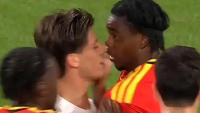 Arda Güler maç sonrası öfkesini kontrol edemedi! Belçikalı rakibiyle gergin anlar