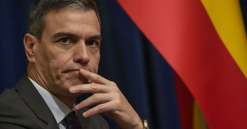 İspanya Başbakanı Pedro Sanchez görevine devam edeceğini açıkladı