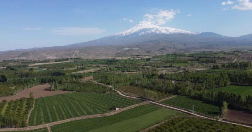 Iğdır'da bahar ve kış bir arada!