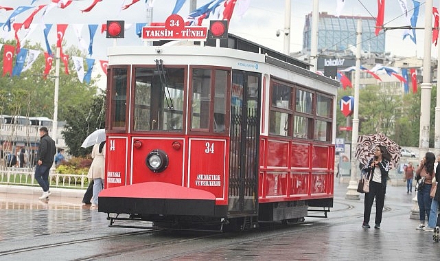 Taksim ve İstiklal Caddesi'nin simgelerinden nostaljik tramvayın yerini akülü tramvay alıyor – GÜNDEM