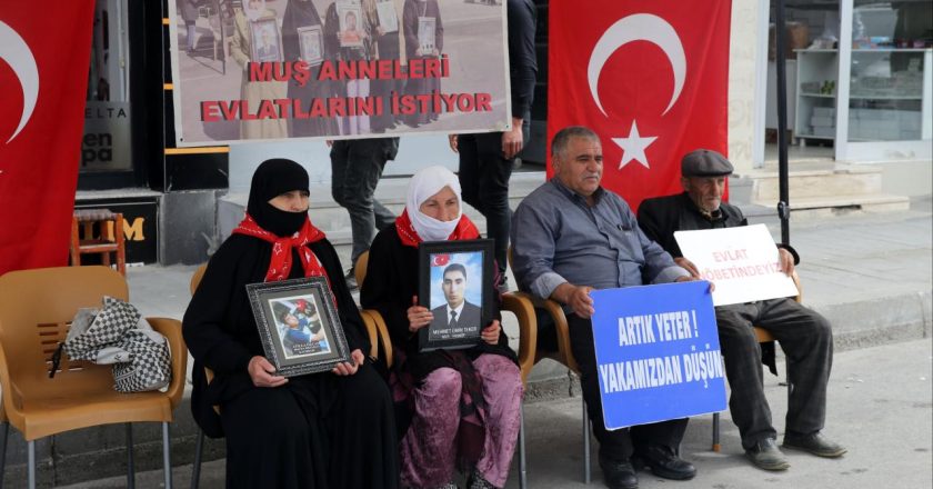 Muş aileleri DEM partisi önünde eylemlerine devam ediyor