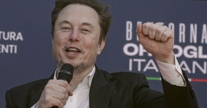 Mahkeme, Elon Musk'un Tesla'dan alacağı 55 milyar dolarlık ikramiye paketini yasakladı