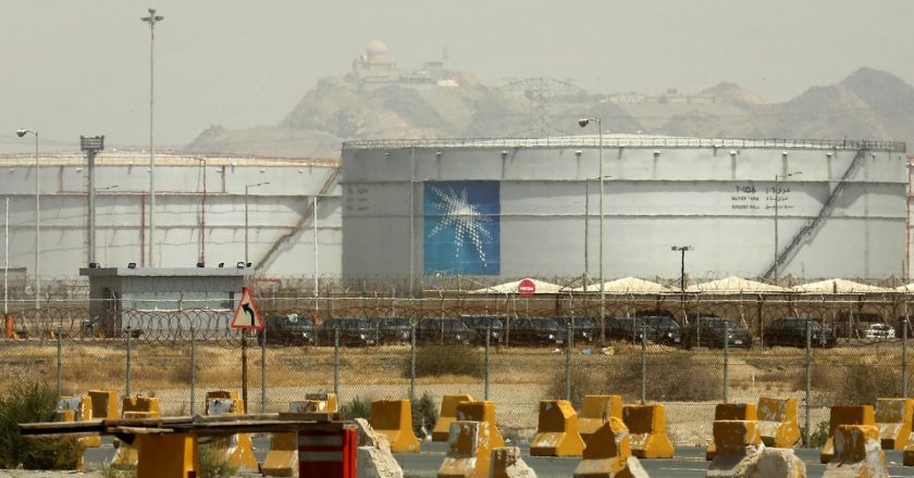 Ham petrol fiyatları yükselirken petrol piyasası OPEC'in kararlarına hazırlanıyor