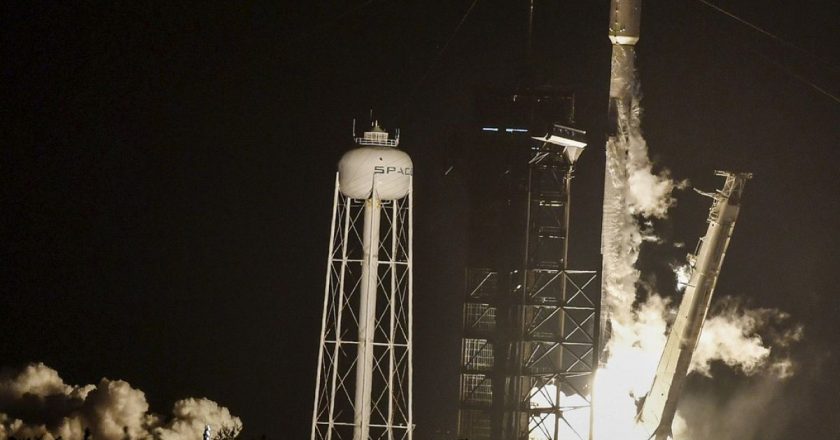 SpaceX, 116 uydu taşıyan Falcon 9 roketini Kaliforniya'dan fırlattı