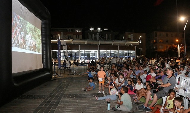 Küçükçekmece'de açık hava sinema günlerine yoğun ilgi – KÜLTÜR SANAT