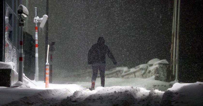 Kırklareli’de kar yağışı etkisini artırdı