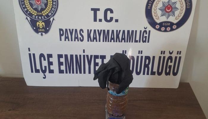 Polisi görünce bahçeye attığı su şişesinden uyuşturucu çıktı