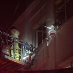 Beyoğlu’nda yangın! Mahsur kalan 4 kişi kurtarıldı