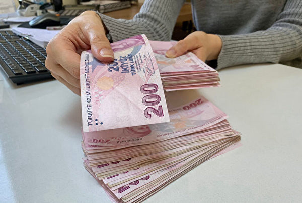 Yüksek Mahkeme Üyesinin İleri Sürdüğü Hukuk Mücadelesi ile Maaşlarda Önemli Artış Kapıda