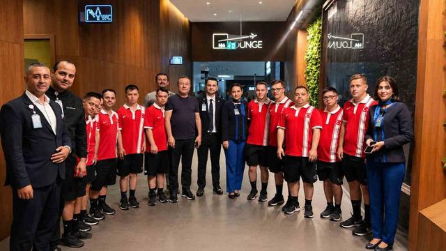 Down Futsal Milli Takımı’nın Genuine Cup için ABD’ye yolculuğu başladı