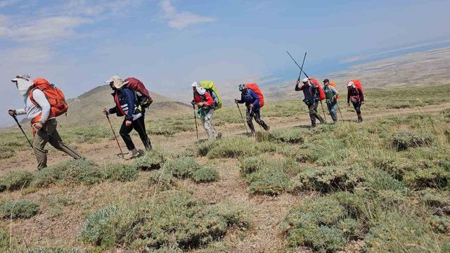 İranlı 13 dağcı, Süphan Dağı’nın zirvesine ulaştı
