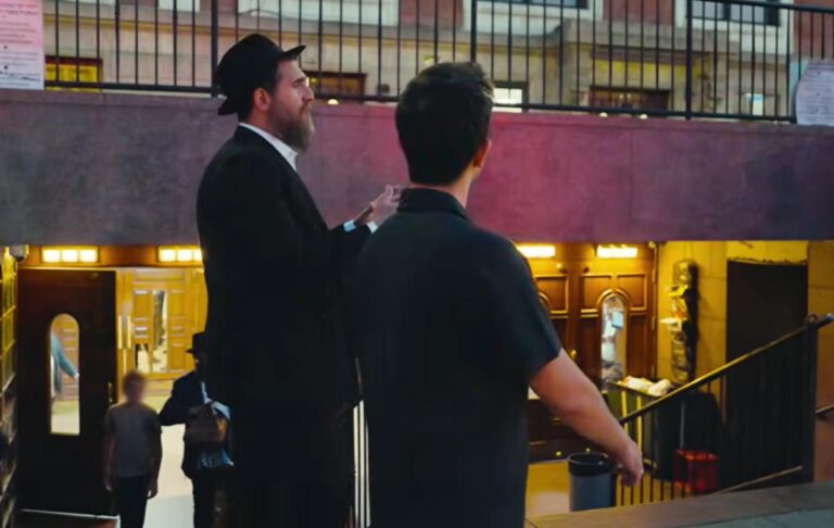 Ruhi Çenet’in ‘Hasidik Yahudiler’ belgeseli tartışma yarattı! Açıklama gecikmedi